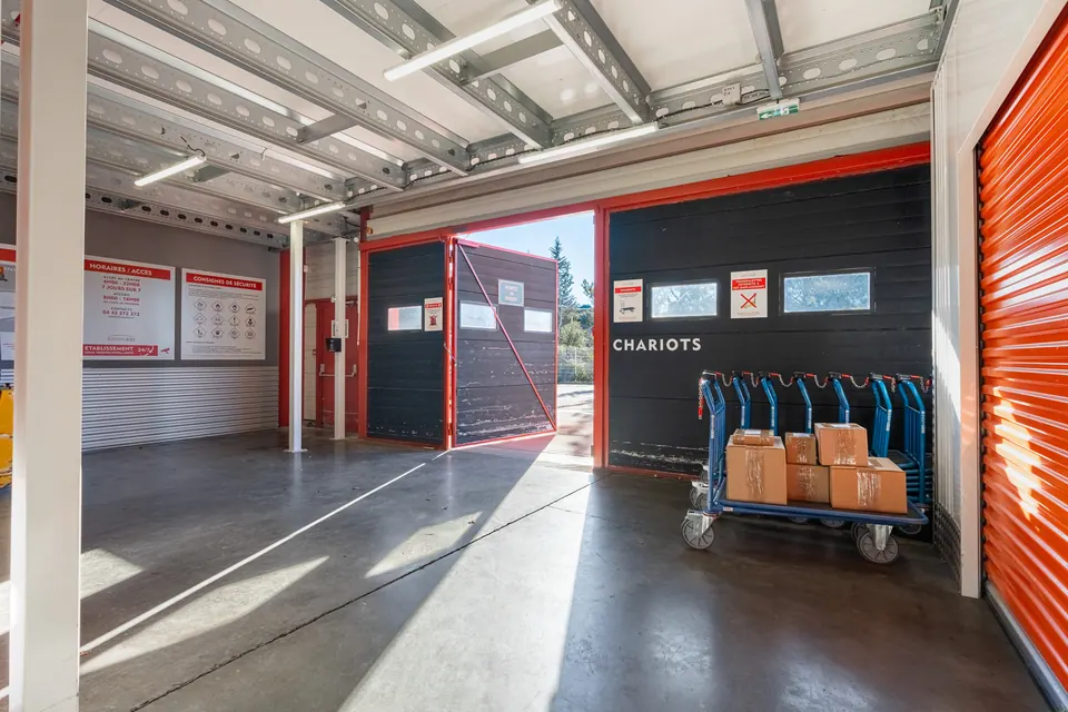 Zone de réception de marchandises au rez-de-chaussée